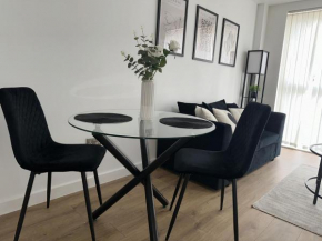 Luxury - Smart TV - Fast Wifi - Near Utilitia Arena & ICC